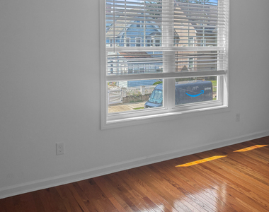 1042 Iranistan Avenue - Photo Thumbnail 16