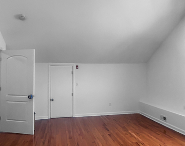1042 Iranistan Avenue - Photo Thumbnail 13