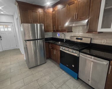 1042 Iranistan Avenue - Photo Thumbnail 4
