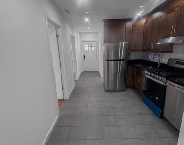 1042 Iranistan Avenue - Photo Thumbnail 17