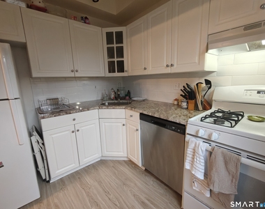 70 Strawberry Hill Avenue - Photo Thumbnail 8