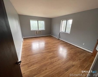 565 Talcottville Road - Photo Thumbnail 6