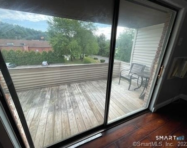 565 Talcottville Road - Photo Thumbnail 5