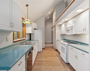1301 Grandview Ave - Photo Thumbnail 3
