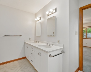 1301 Grandview Ave - Photo Thumbnail 17