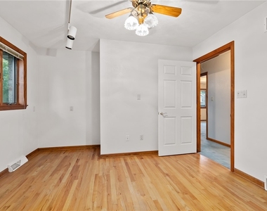 1301 Grandview Ave - Photo Thumbnail 10