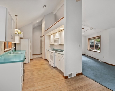 1301 Grandview Ave - Photo Thumbnail 4