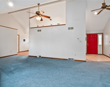 1301 Grandview Ave - Photo Thumbnail 6