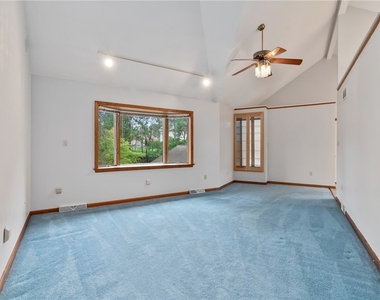 1301 Grandview Ave - Photo Thumbnail 7