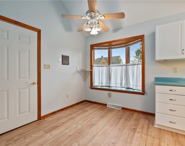 1301 Grandview Ave - Photo Thumbnail 2