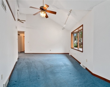 1301 Grandview Ave - Photo Thumbnail 5