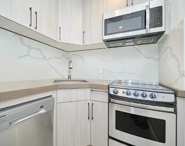 312 East 30th Street - Photo Thumbnail 1