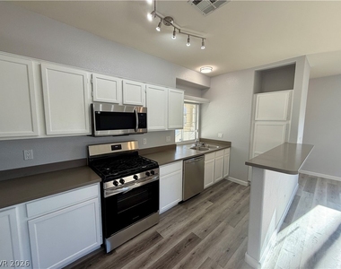 6804 Indian Chief Drive - Photo Thumbnail 5