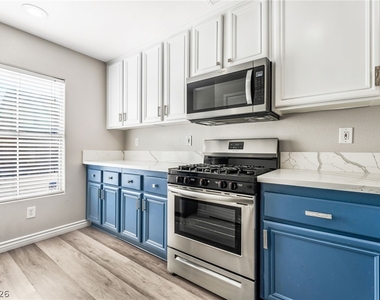1141 Orange Meadow Street - Photo Thumbnail 7
