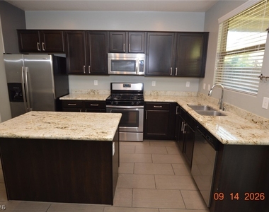 340 Hillhead Court - Photo Thumbnail 5