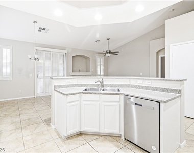 221 Teller Street - Photo Thumbnail 7