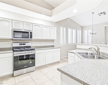 221 Teller Street - Photo Thumbnail 6