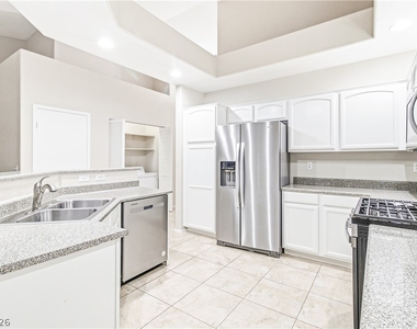 221 Teller Street - Photo Thumbnail 5