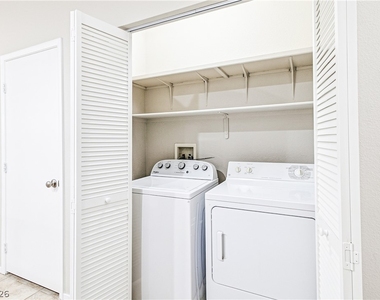 221 Teller Street - Photo Thumbnail 11