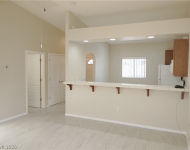 1080 S Quartzite Avenue - Photo Thumbnail 4