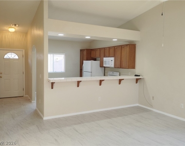 1080 S Quartzite Avenue - Photo Thumbnail 5