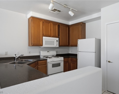 10245 S Maryland Parkway - Photo Thumbnail 4
