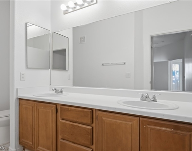 10245 S Maryland Parkway - Photo Thumbnail 11