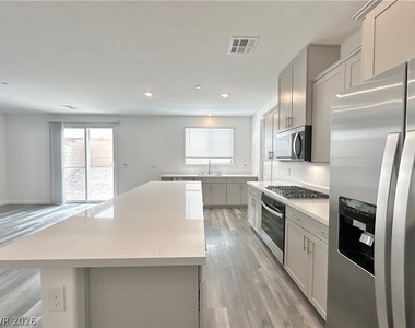 563 Mountain Robin Avenue - Photo Thumbnail 8