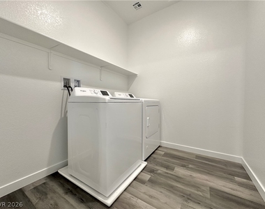 563 Mountain Robin Avenue - Photo Thumbnail 27
