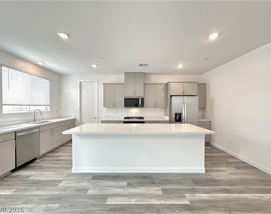 563 Mountain Robin Avenue - Photo Thumbnail 6