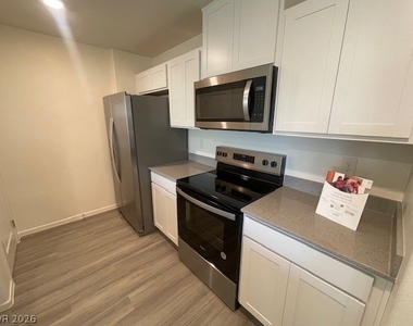 9433 Peaceful River Avenue - Photo Thumbnail 6