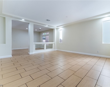 5800 Collier Falls Avenue - Photo Thumbnail 6