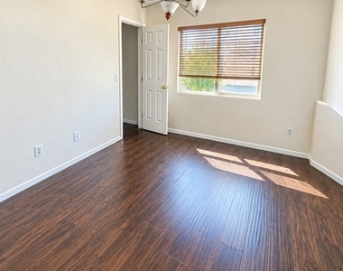 9543 Camelback Peak Court - Photo Thumbnail 8