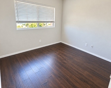 9543 Camelback Peak Court - Photo Thumbnail 7