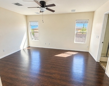 9543 Camelback Peak Court - Photo Thumbnail 5
