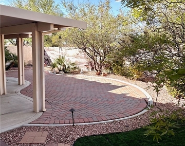 9040 Dove River Road - Photo Thumbnail 21