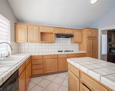 2005 Cedar Hills Street - Photo Thumbnail 20