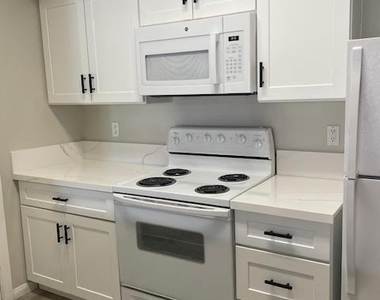 8000 Badura Avenue - Photo Thumbnail 4