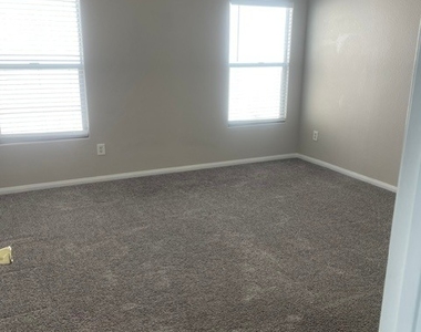 174 Rose Lake Street - Photo Thumbnail 20