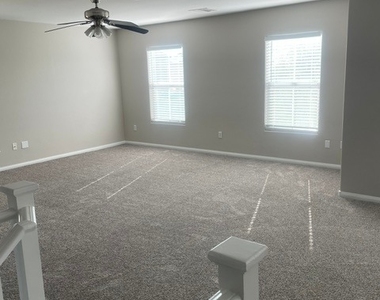 174 Rose Lake Street - Photo Thumbnail 8