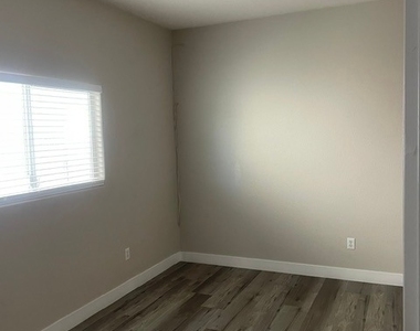 174 Rose Lake Street - Photo Thumbnail 6