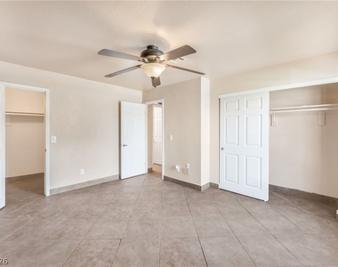 2606 S Durango Drive - Photo Thumbnail 17