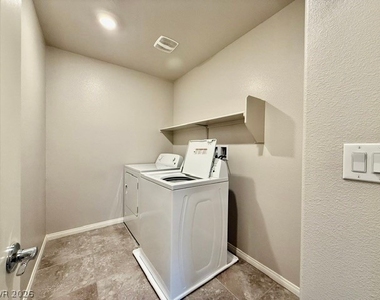 7606 Red Plumeria Avenue - Photo Thumbnail 13