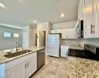7606 Red Plumeria Avenue - Photo Thumbnail 6
