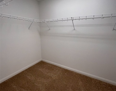 7707 Liberty Falls Street - Photo Thumbnail 14