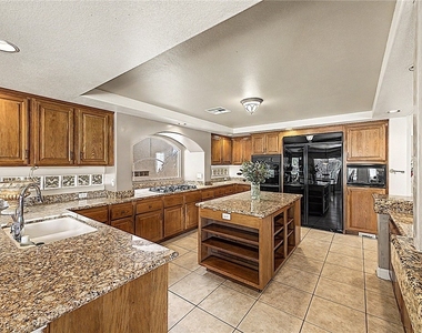 3924 Royal Scots Avenue - Photo Thumbnail 19
