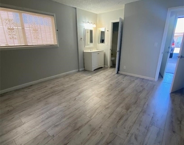 5215 Gray Lane - Photo Thumbnail 6