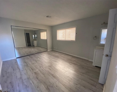 5215 Gray Lane - Photo Thumbnail 5