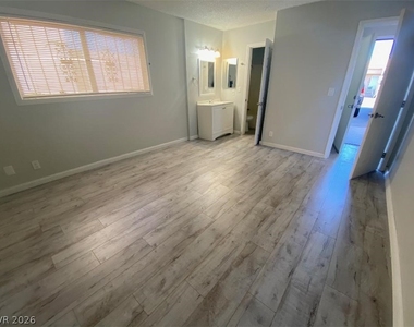 5215 Gray Lane - Photo Thumbnail 7
