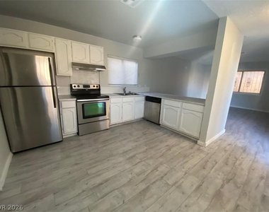 5215 Gray Lane - Photo Thumbnail 9